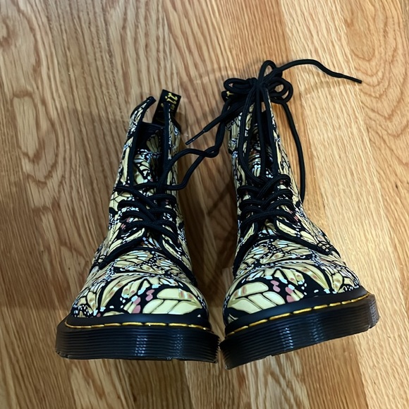 Dr Martens 1460 Butterfly Print Suede Lace Up Boots Size 6 NEW - Picture 7 of 14